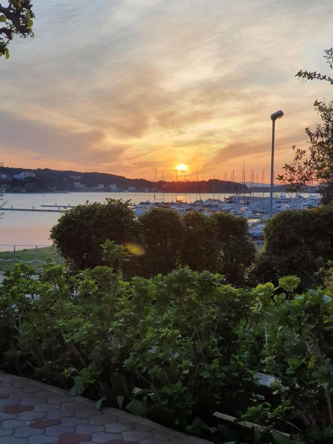Apartmani Mira Supetarska Draga Dış mekan fotoğraf