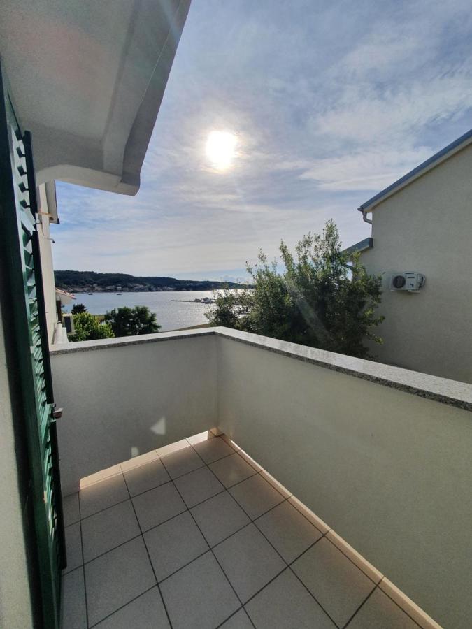 Apartmani Mira Supetarska Draga Dış mekan fotoğraf
