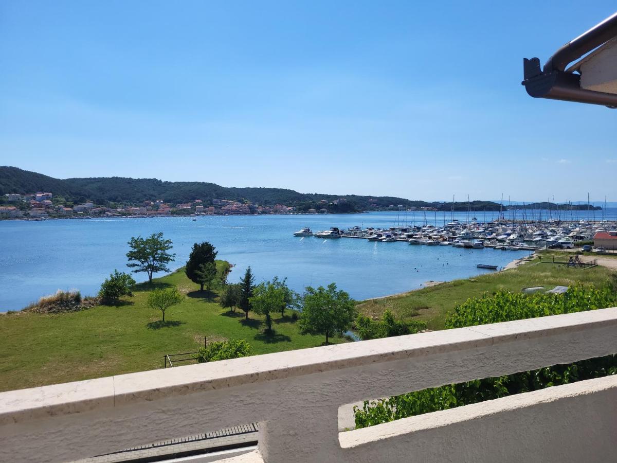 Apartmani Mira Supetarska Draga Dış mekan fotoğraf